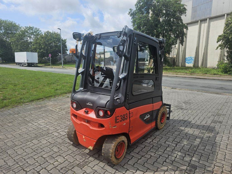 Linde E25-01 UVV - Električni viličar: slika Linde E25-01 UVV - Električni viličar Linde E25-01 UVV - Električni viličar: slika Linde E25-01 UVV - Električni viličar