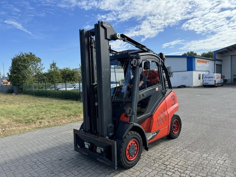 Linde H40T - Plinski viličar: slika Linde H40T - Plinski viličar Linde H40T - Plinski viličar: slika Linde H40T - Plinski viličar