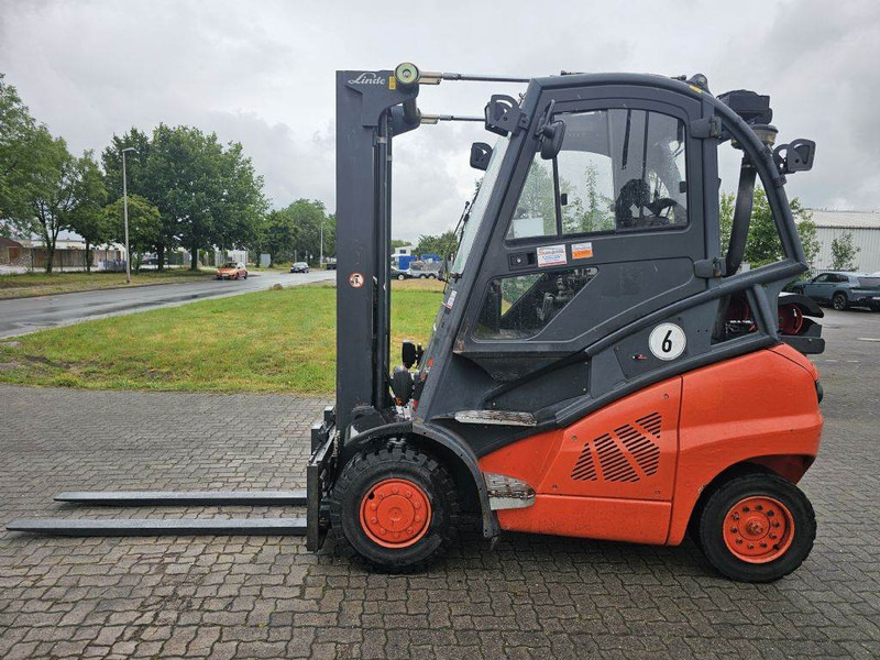 Linde H40T - Plinski viličar: slika Linde H40T - Plinski viličar Linde H40T - Plinski viličar: slika Linde H40T - Plinski viličar
