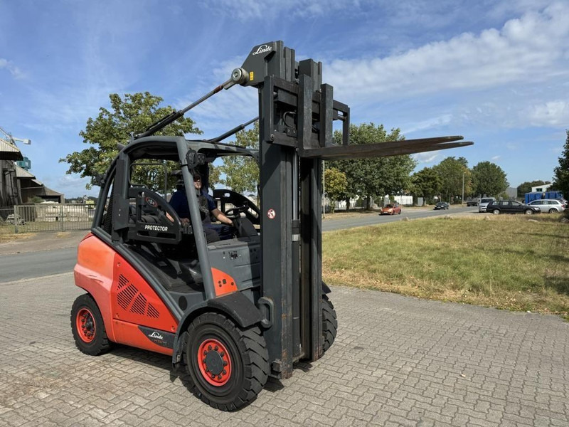 Linde H50T - Plinski viličar: slika Linde H50T - Plinski viličar Linde H50T - Plinski viličar: slika Linde H50T - Plinski viličar