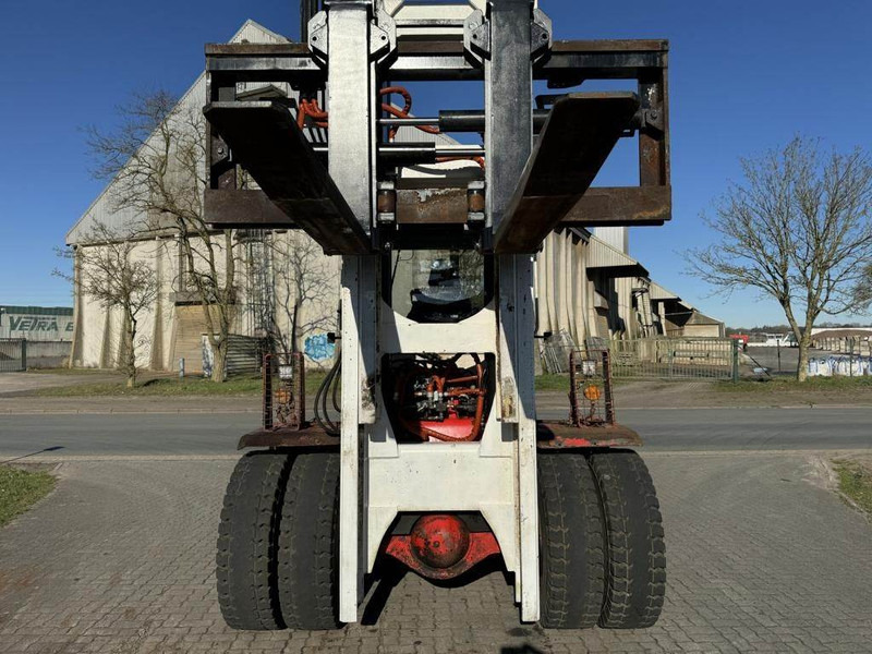 Diesel viličar Svetruck 13.6-120-32: slika Diesel viličar Svetruck 13.6-120-32 Diesel viličar Svetruck 13.6-120-32: slika Diesel viličar Svetruck 13.6-120-32