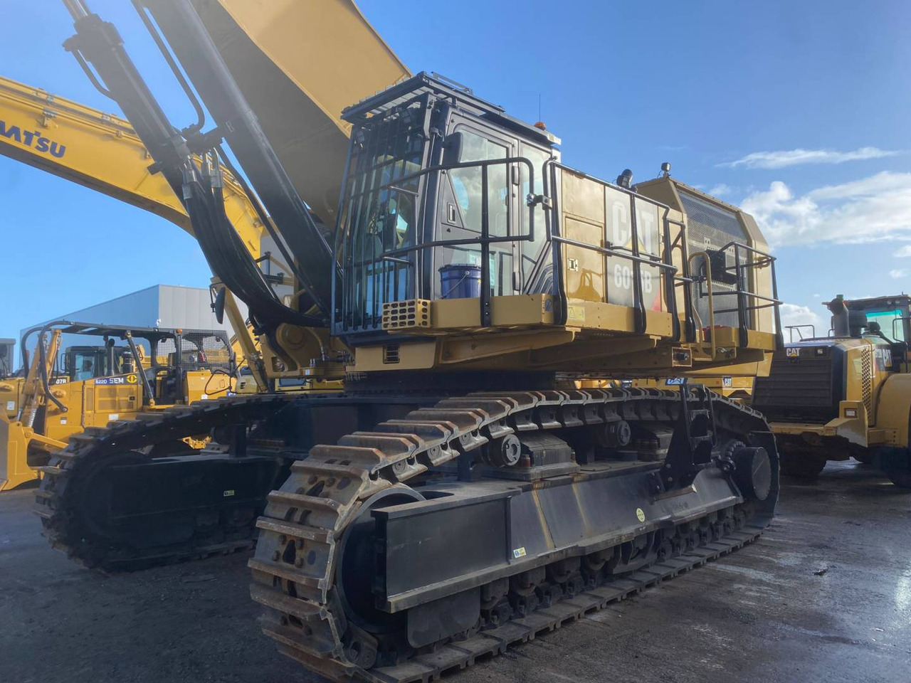 Bager gusjeničar CAT 6015B: slika Bager gusjeničar CAT 6015B