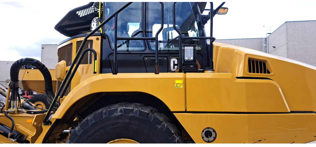 Zglobni istovarivač CAT 730: slika Zglobni istovarivač CAT 730 Zglobni istovarivač CAT 730: slika Zglobni istovarivač CAT 730