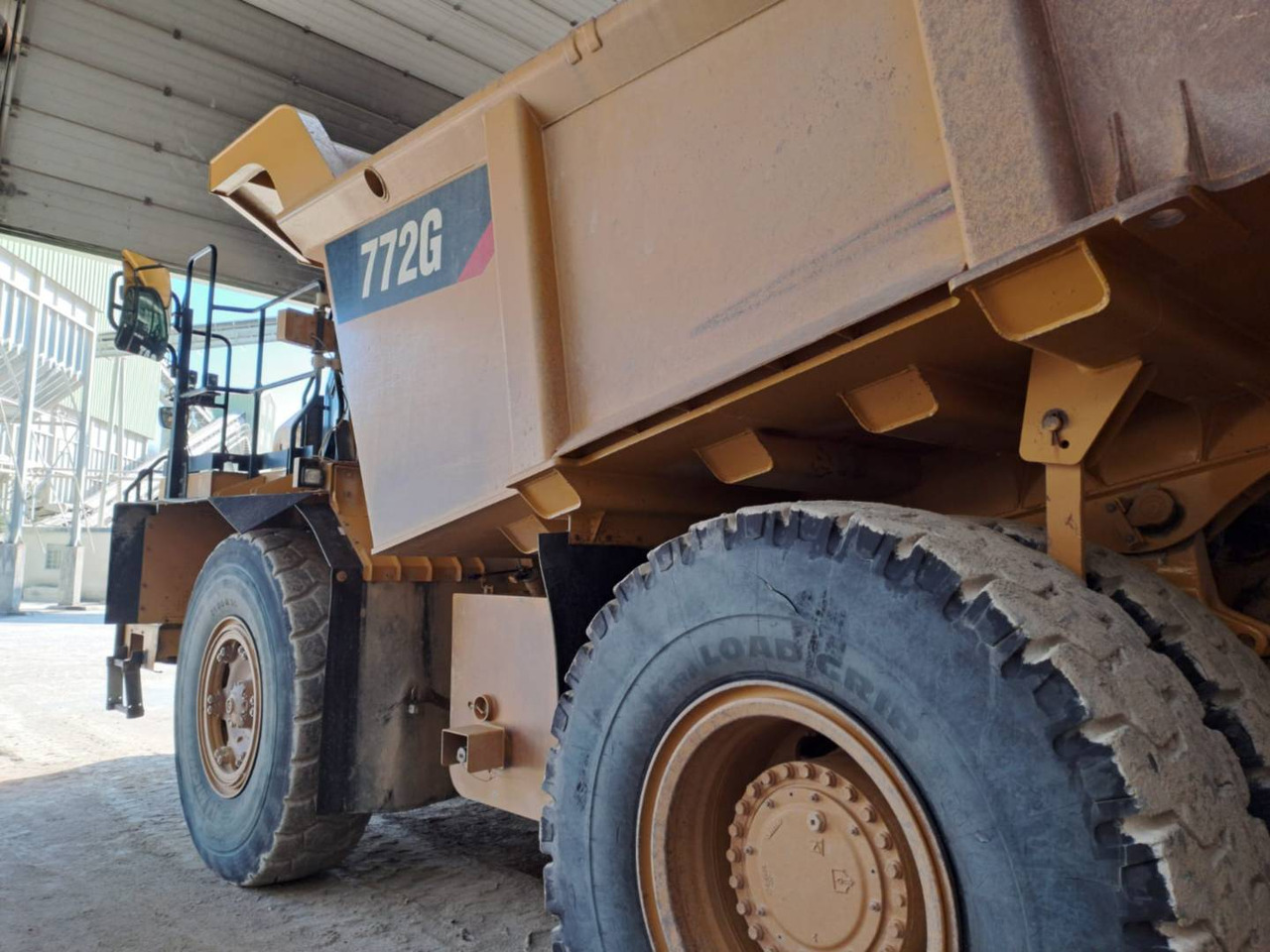 Kruti istovarivač/ Kamion za prijevoz kamenja CAT 772G: slika Kruti istovarivač/ Kamion za prijevoz kamenja CAT 772G