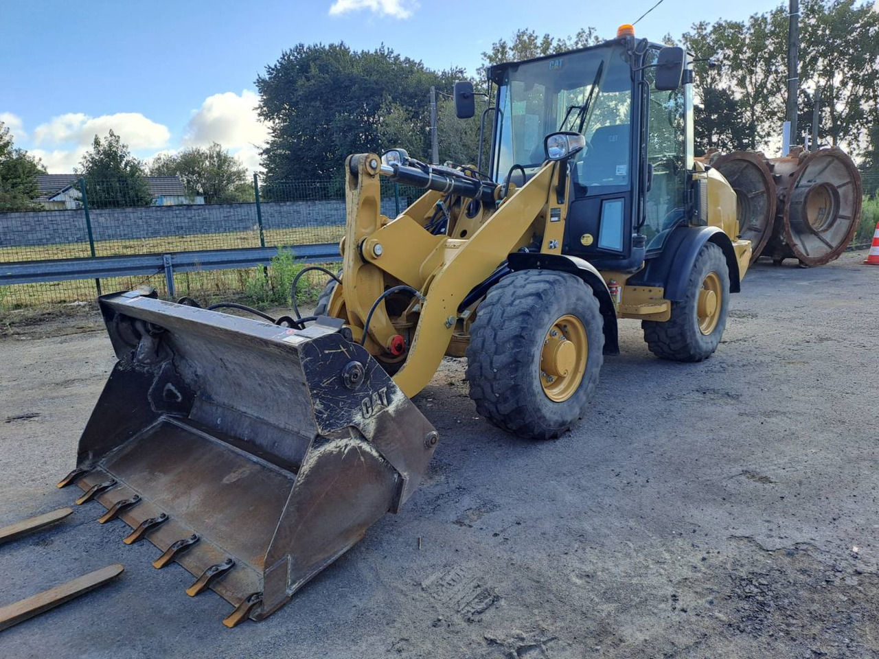 CAT 906M - Utovarivač na kotačima: slika CAT 906M - Utovarivač na kotačima CAT 906M - Utovarivač na kotačima: slika CAT 906M - Utovarivač na kotačima