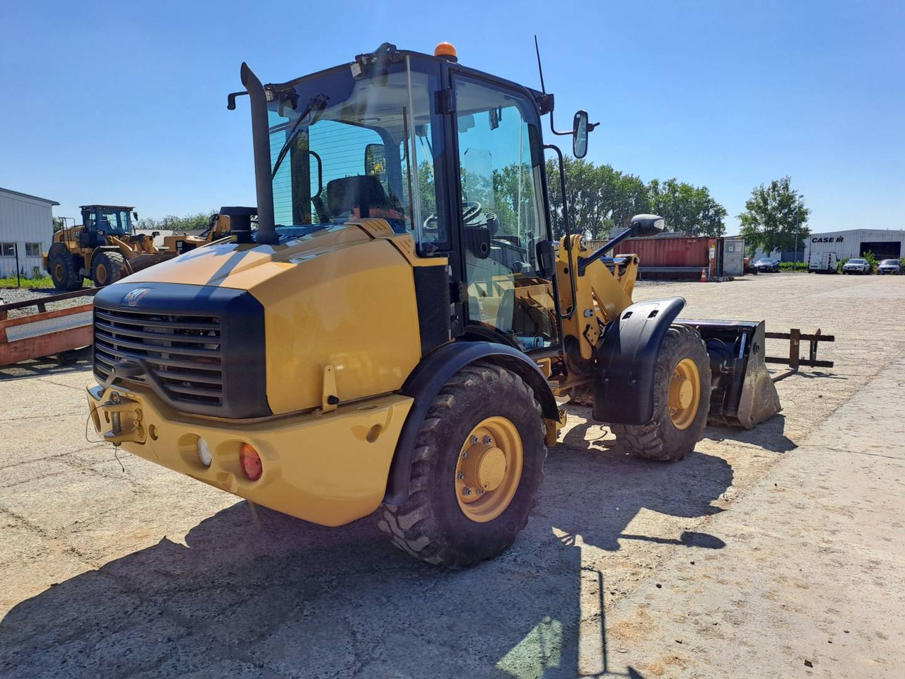 Zakup CAT 906M CAT 906M: slika Zakup CAT 906M CAT 906M
