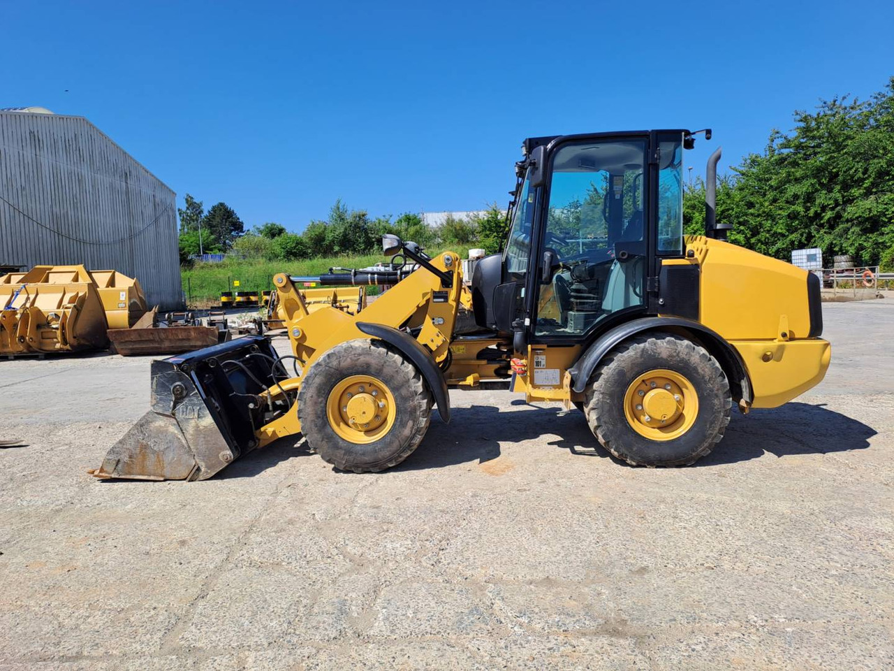 CAT 906M - Utovarivač na kotačima: slika CAT 906M - Utovarivač na kotačima CAT 906M - Utovarivač na kotačima: slika CAT 906M - Utovarivač na kotačima