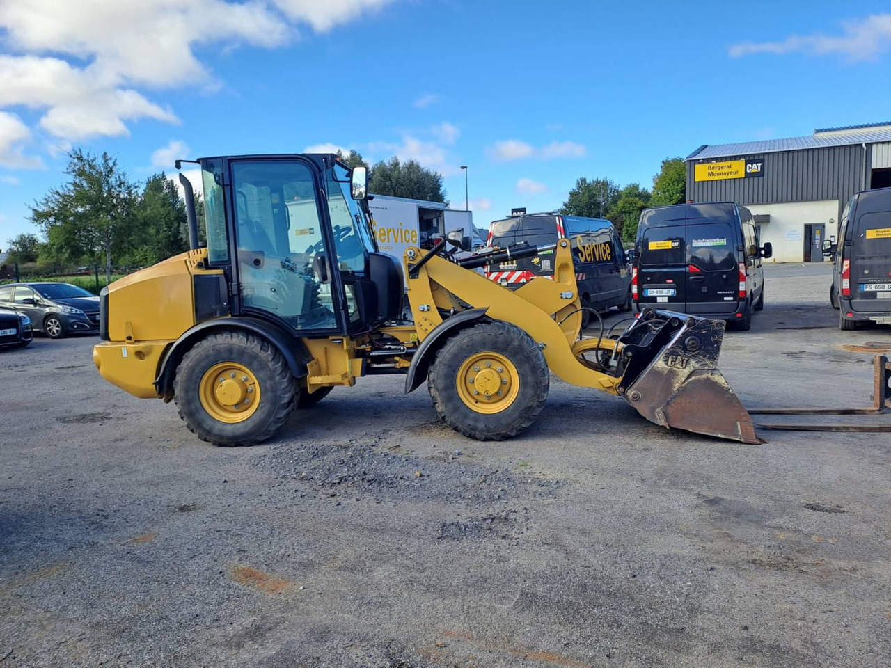 CAT 906M - Utovarivač na kotačima: slika CAT 906M - Utovarivač na kotačima CAT 906M - Utovarivač na kotačima: slika CAT 906M - Utovarivač na kotačima