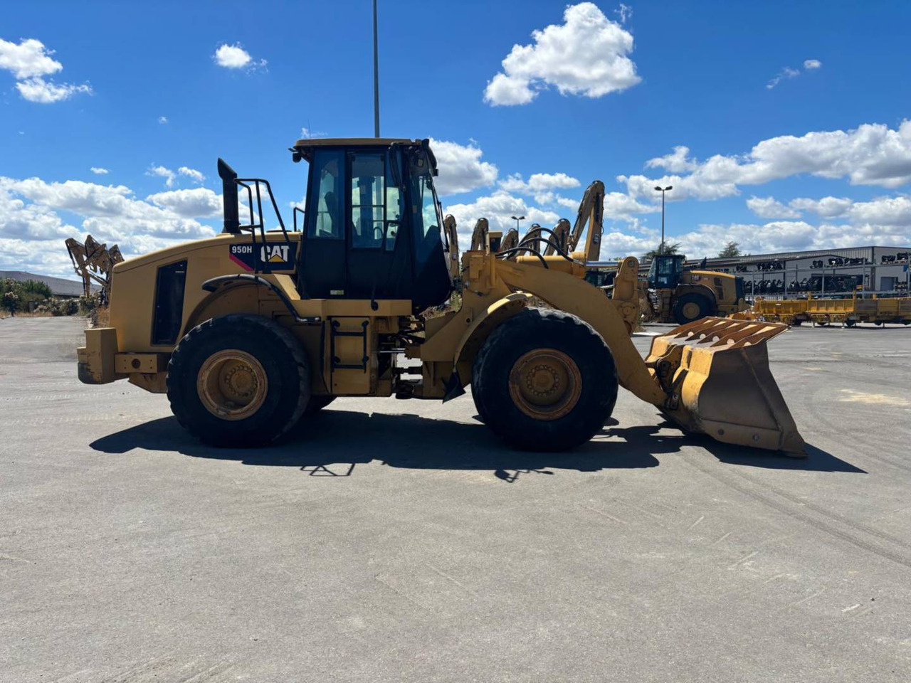CAT 950H - Utovarivač na kotačima: slika CAT 950H - Utovarivač na kotačima CAT 950H - Utovarivač na kotačima: slika CAT 950H - Utovarivač na kotačima