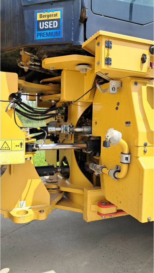 Utovarivač na kotačima CAT 972M XE: slika Utovarivač na kotačima CAT 972M XE