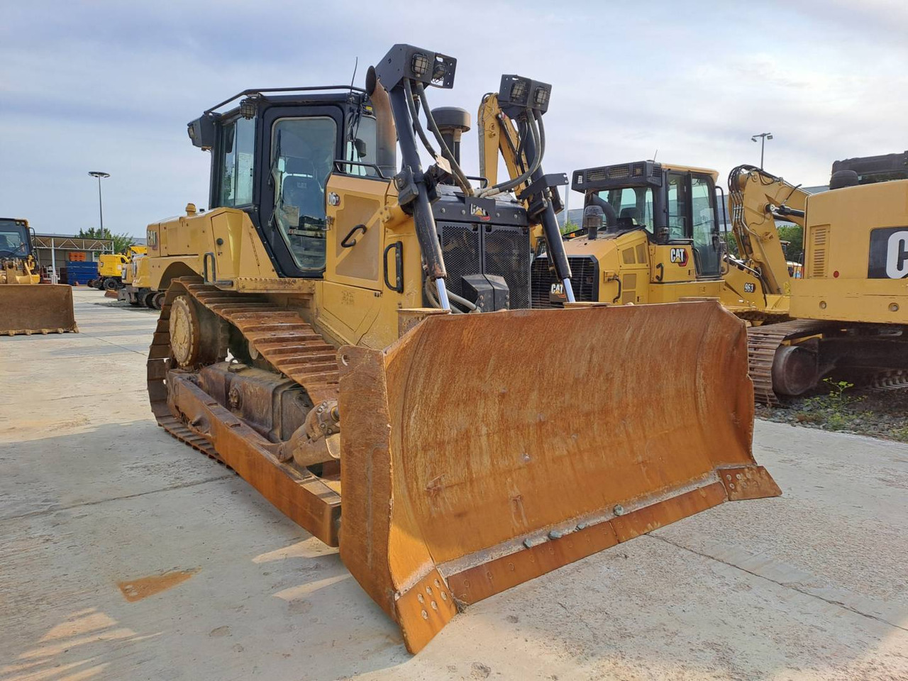 CAT D6 XE - Buldožer: slika CAT D6 XE - Buldožer CAT D6 XE - Buldožer: slika CAT D6 XE - Buldožer