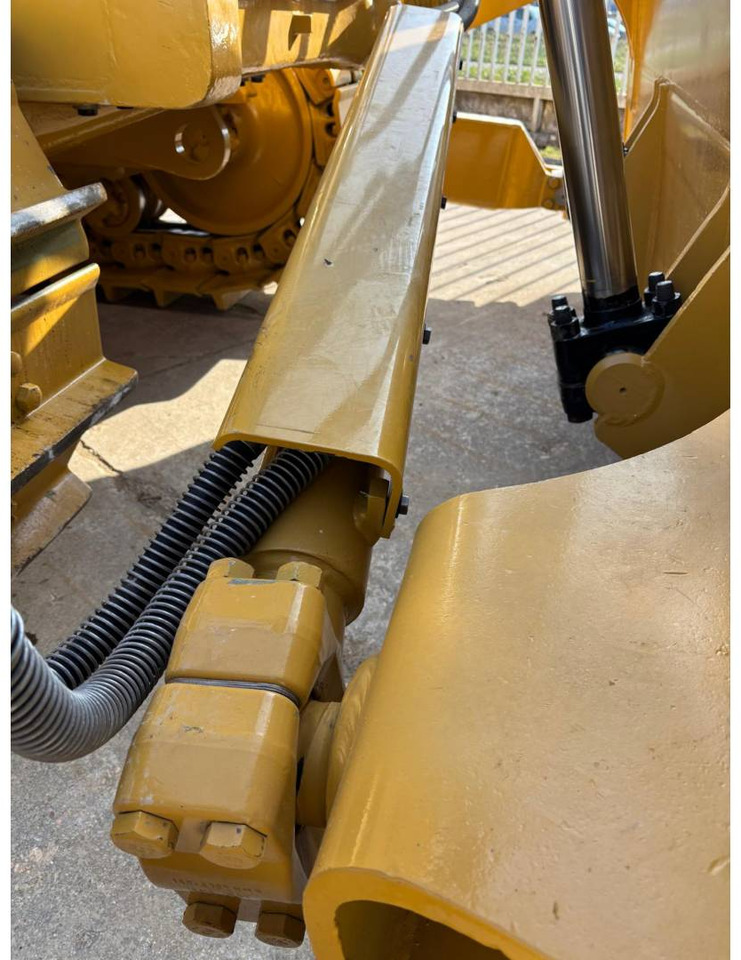 Buldožer CAT D8T: slika Buldožer CAT D8T