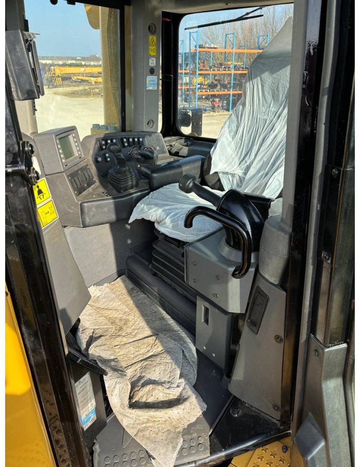 Buldožer CAT D8T: slika Buldožer CAT D8T