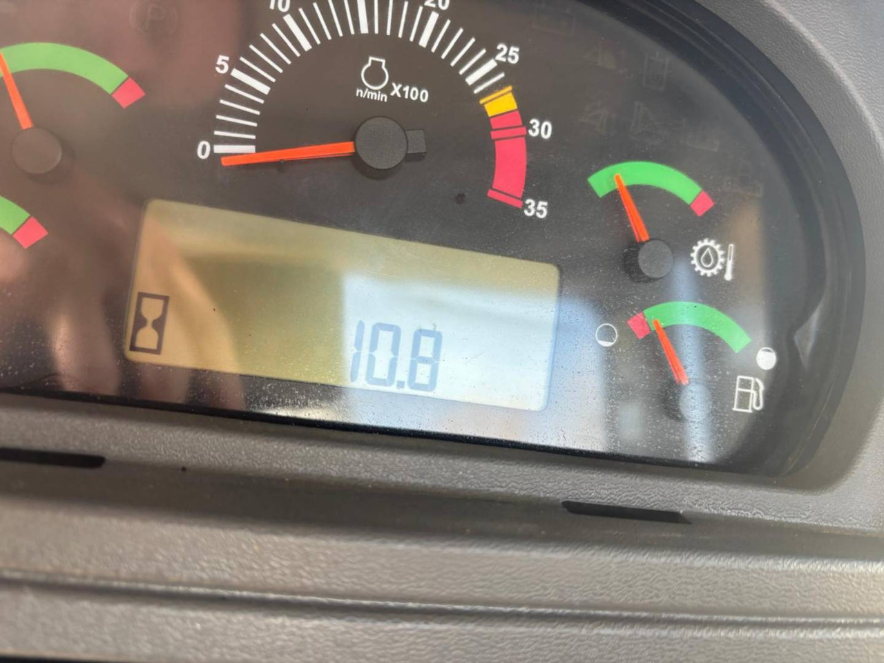 CAT D8T - Buldožer: slika CAT D8T - Buldožer CAT D8T - Buldožer: slika CAT D8T - Buldožer