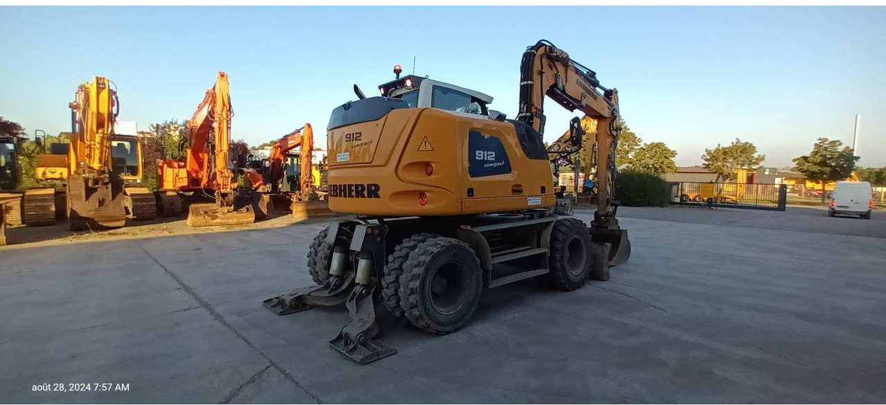 LIEBHERR A912 - Bager na kotačima: slika LIEBHERR A912 - Bager na kotačima LIEBHERR A912 - Bager na kotačima: slika LIEBHERR A912 - Bager na kotačima
