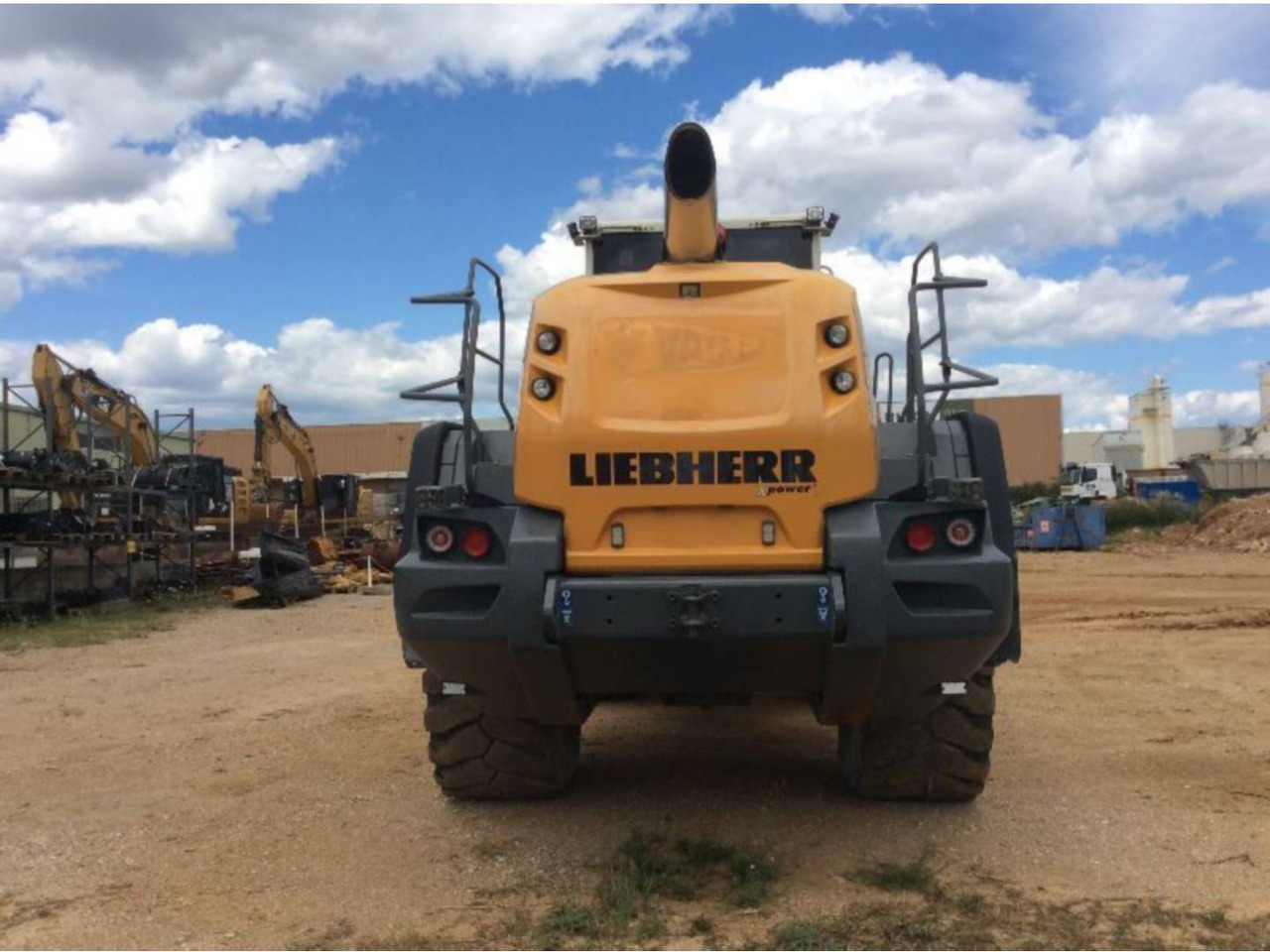 LIEBHERR L580 - Utovarivač na kotačima: slika LIEBHERR L580 - Utovarivač na kotačima LIEBHERR L580 - Utovarivač na kotačima: slika LIEBHERR L580 - Utovarivač na kotačima