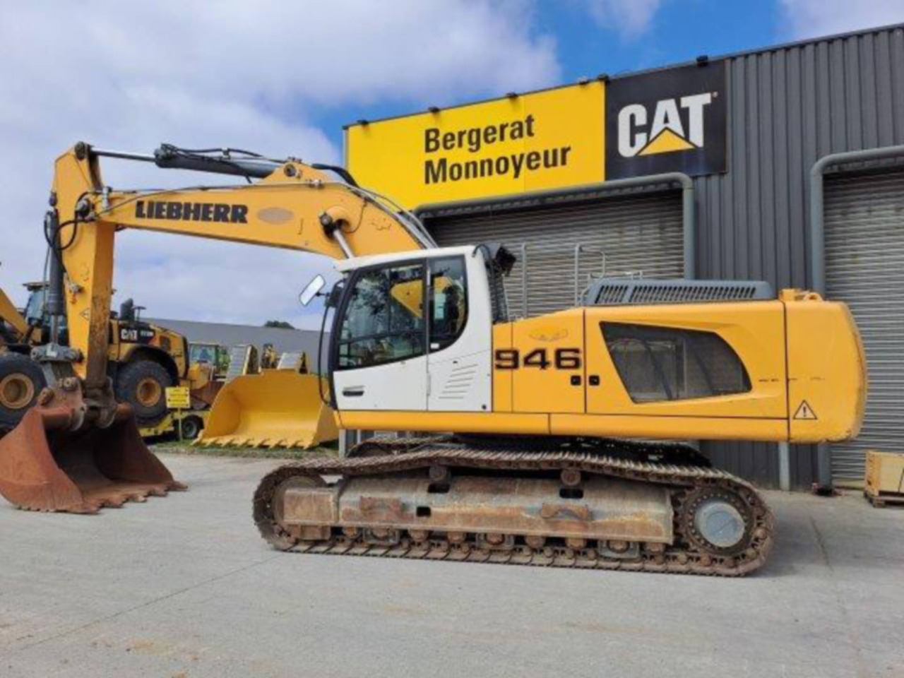 LIEBHERR R946 - Bager gusjeničar: slika LIEBHERR R946 - Bager gusjeničar LIEBHERR R946 - Bager gusjeničar: slika LIEBHERR R946 - Bager gusjeničar