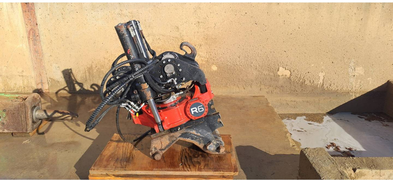 ROTOTILT R6/ROTOTILT/CW40S - Tiltrotator: slika ROTOTILT R6/ROTOTILT/CW40S - Tiltrotator ROTOTILT R6/ROTOTILT/CW40S - Tiltrotator: slika ROTOTILT R6/ROTOTILT/CW40S - Tiltrotator