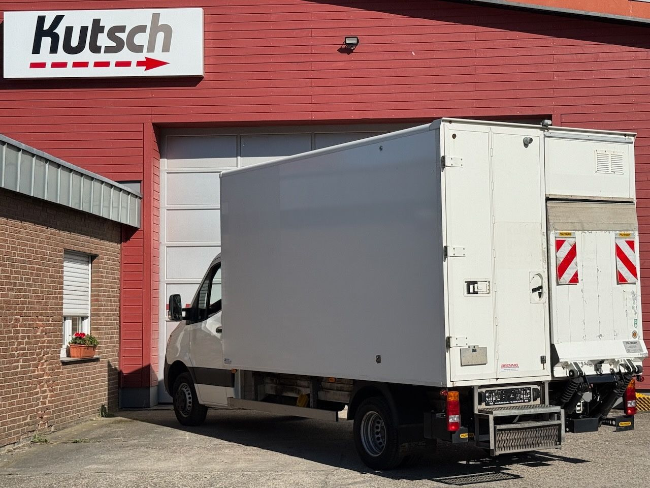 Mercedes-Benz Sprinter III Koffer 514 CDI Ladebordwand - Dostavno vozilo sa zatvorenim sandukom: slika Mercedes-Benz Sprinter III Koffer 514 CDI Ladebordwand - Dostavno vozilo sa zatvorenim sandukom Mercedes-Benz Sprinter III Koffer 514 CDI Ladebordwand - Dostavno vozilo sa zatvorenim sandukom: slika Mercedes-Benz Sprinter III Koffer 514 CDI Ladebordwand - Dostavno vozilo sa zatvorenim sandukom
