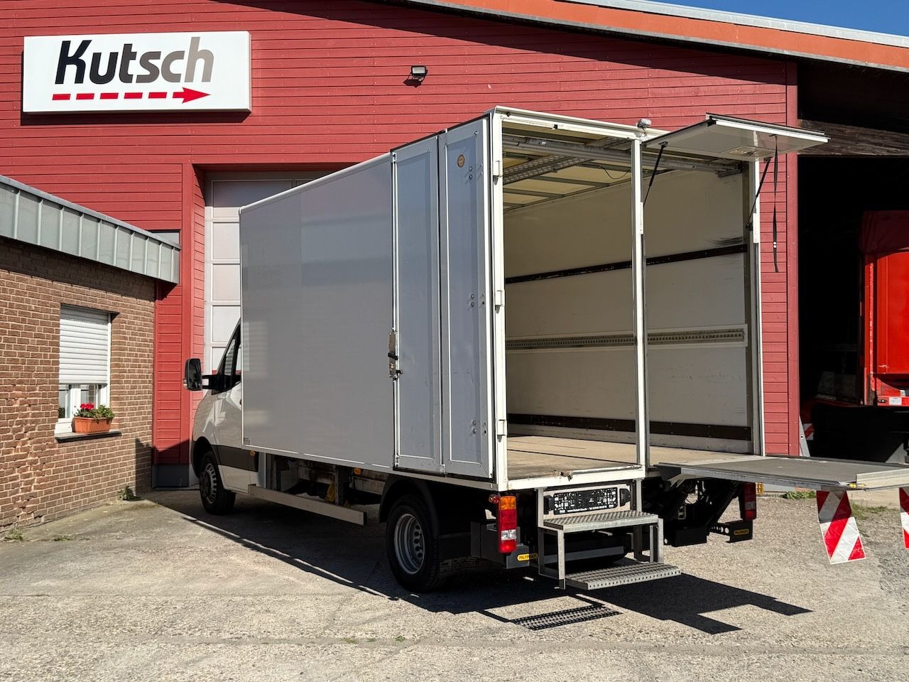 Mercedes-Benz Sprinter III Koffer 514 CDI Ladebordwand - Dostavno vozilo sa zatvorenim sandukom: slika Mercedes-Benz Sprinter III Koffer 514 CDI Ladebordwand - Dostavno vozilo sa zatvorenim sandukom Mercedes-Benz Sprinter III Koffer 514 CDI Ladebordwand - Dostavno vozilo sa zatvorenim sandukom: slika Mercedes-Benz Sprinter III Koffer 514 CDI Ladebordwand - Dostavno vozilo sa zatvorenim sandukom