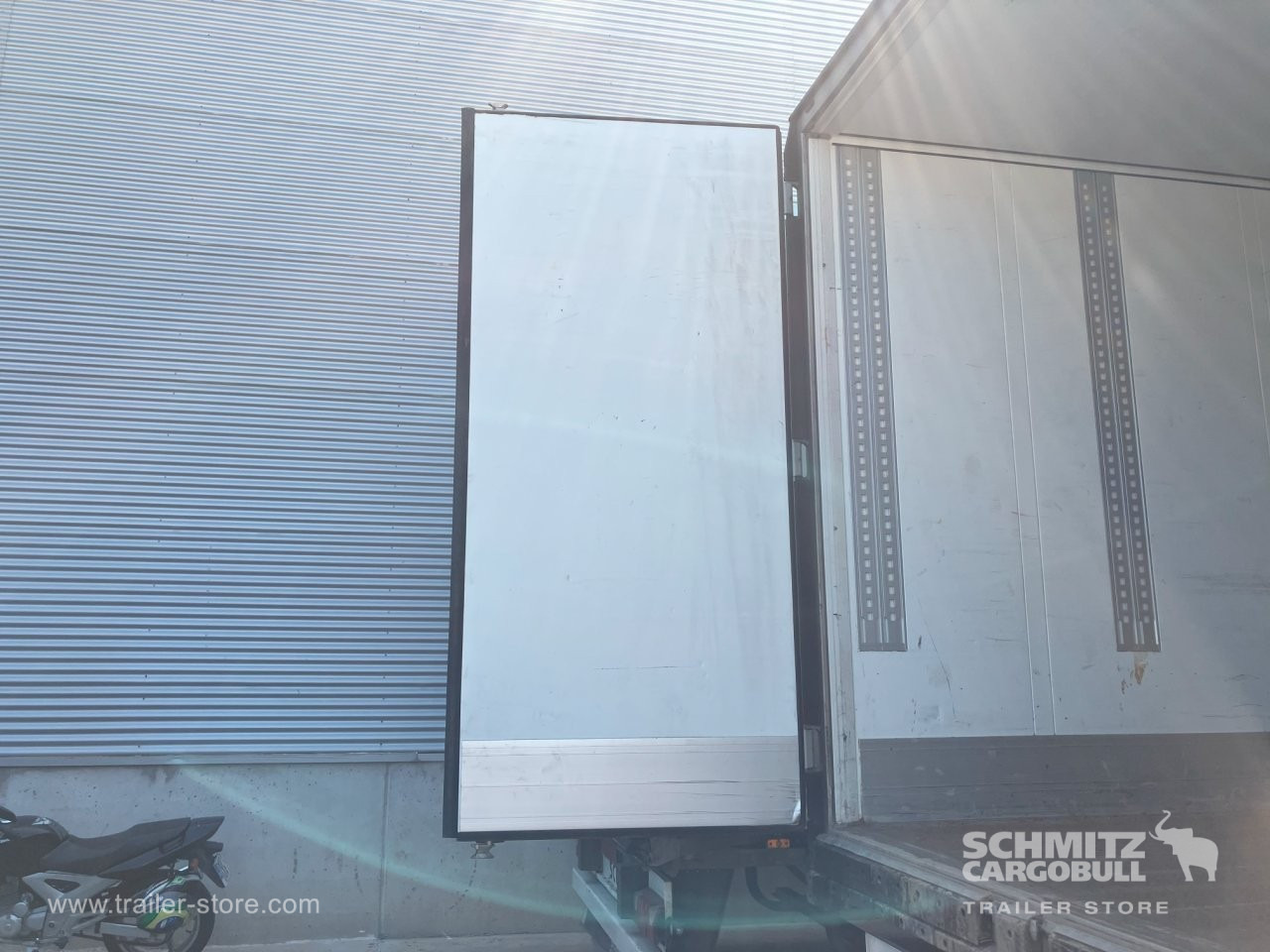 SCHMITZ Semiremolque Frigo Standard Double deck - Izotermna poluprikolica: slika SCHMITZ Semiremolque Frigo Standard Double deck - Izotermna poluprikolica SCHMITZ Semiremolque Frigo Standard Double deck - Izotermna poluprikolica: slika SCHMITZ Semiremolque Frigo Standard Double deck - Izotermna poluprikolica