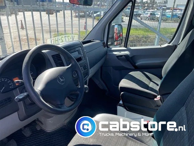Dostavno vozilo Mercedes-Benz Sprinter  516 CDI 2.2 163 Pk Euro 6 - Oprijwagen - Trekhaak - Year 2017: slika Dostavno vozilo Mercedes-Benz Sprinter  516 CDI 2.2 163 Pk Euro 6 - Oprijwagen - Trekhaak - Year 2017
