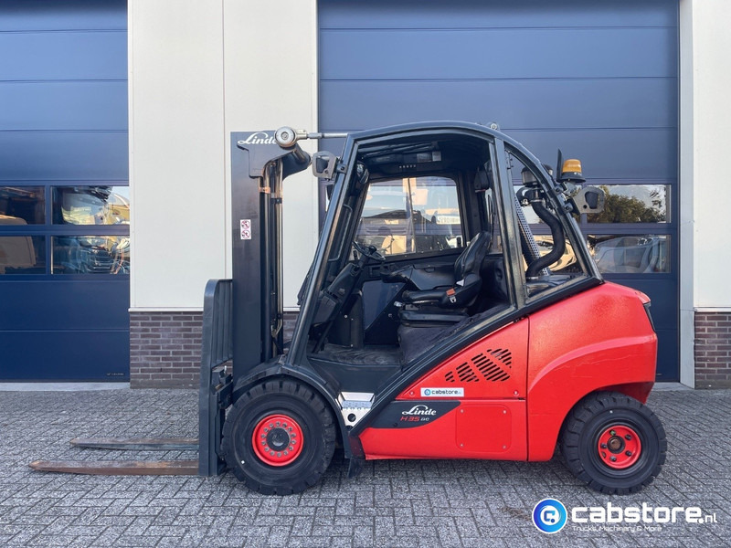 Linde H35D-02 Heftruck - Bouwjaar 2013 - Draaiuren 6892 - Diesel - Side Shift - Freelift - Doorrij hoogte 217 cm !! - Diesel viličar: slika Linde H35D-02 Heftruck - Bouwjaar 2013 - Draaiuren 6892 - Diesel - Side Shift - Freelift - Doorrij hoogte 217 cm !! - Diesel viličar Linde H35D-02 Heftruck - Bouwjaar 2013 - Draaiuren 6892 - Diesel - Side Shift - Freelift - Doorrij hoogte 217 cm !! - Diesel viličar: slika Linde H35D-02 Heftruck - Bouwjaar 2013 - Draaiuren 6892 - Diesel - Side Shift - Freelift - Doorrij hoogte 217 cm !! - Diesel viličar
