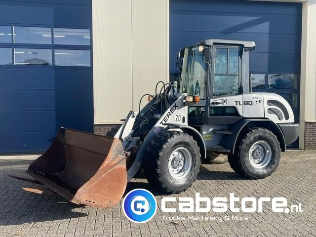 Terex TL 80 Wiellader - Bouwjaar 2008 - Urenstand 7490 - Palletvorken + Laadschop - Deutz Diesel - Utovarivač na kotačima: slika Terex TL 80 Wiellader - Bouwjaar 2008 - Urenstand 7490 - Palletvorken + Laadschop - Deutz Diesel - Utovarivač na kotačima Terex TL 80 Wiellader - Bouwjaar 2008 - Urenstand 7490 - Palletvorken + Laadschop - Deutz Diesel - Utovarivač na kotačima: slika Terex TL 80 Wiellader - Bouwjaar 2008 - Urenstand 7490 - Palletvorken + Laadschop - Deutz Diesel - Utovarivač na kotačima