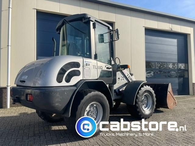 Terex TL 80 Wiellader - Bouwjaar 2008 - Urenstand 7490 - Palletvorken + Laadschop - Deutz Diesel - Utovarivač na kotačima: slika Terex TL 80 Wiellader - Bouwjaar 2008 - Urenstand 7490 - Palletvorken + Laadschop - Deutz Diesel - Utovarivač na kotačima Terex TL 80 Wiellader - Bouwjaar 2008 - Urenstand 7490 - Palletvorken + Laadschop - Deutz Diesel - Utovarivač na kotačima: slika Terex TL 80 Wiellader - Bouwjaar 2008 - Urenstand 7490 - Palletvorken + Laadschop - Deutz Diesel - Utovarivač na kotačima