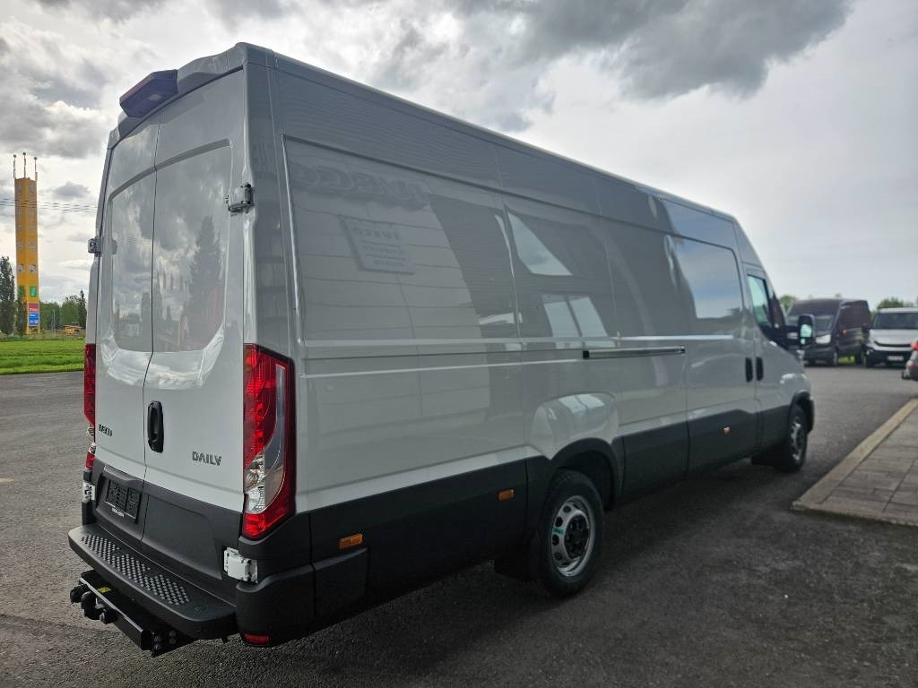 Iveco Daily 35S16A8 - Furgon: slika Iveco Daily 35S16A8 - Furgon Iveco Daily 35S16A8 - Furgon: slika Iveco Daily 35S16A8 - Furgon