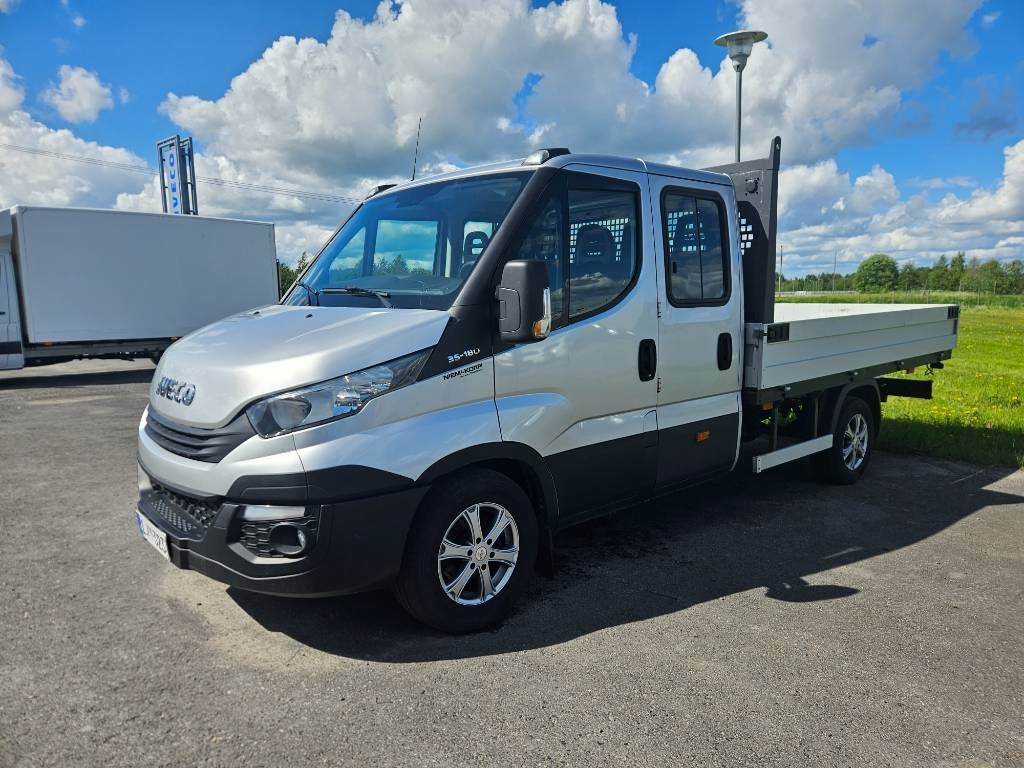 Iveco Daily 35S18, 7hlö kevyt ka - Dostavno vozilo s ravnom platformom, Dostavno vozilo s dvostrukom kabinom: slika Iveco Daily 35S18, 7hlö kevyt ka - Dostavno vozilo s ravnom platformom, Dostavno vozilo s dvostrukom kabinom Iveco Daily 35S18, 7hlö kevyt ka - Dostavno vozilo s ravnom platformom, Dostavno vozilo s dvostrukom kabinom: slika Iveco Daily 35S18, 7hlö kevyt ka - Dostavno vozilo s ravnom platformom, Dostavno vozilo s dvostrukom kabinom