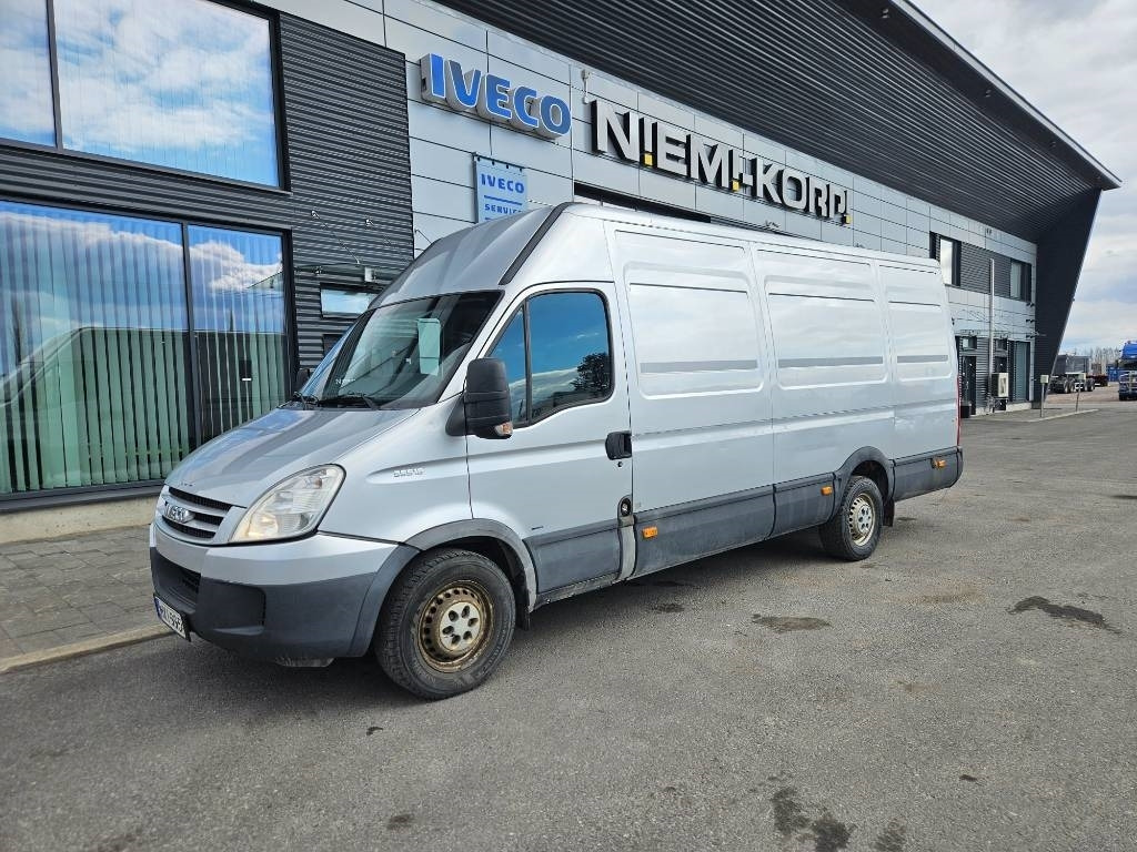 Furgon Iveco Daily 35S18: slika Furgon Iveco Daily 35S18