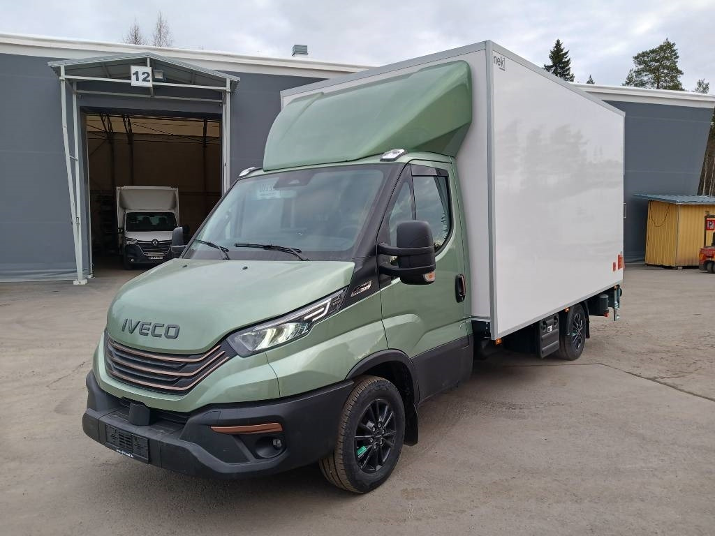 Iveco Daily 35S18A8 - Furgon: slika Iveco Daily 35S18A8 - Furgon Iveco Daily 35S18A8 - Furgon: slika Iveco Daily 35S18A8 - Furgon