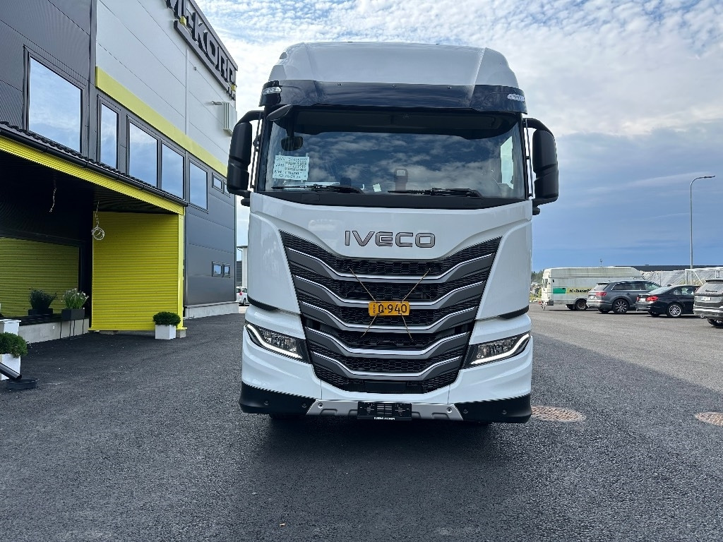 Iveco S-Way AS26S50 NP 2xLNG 6x2*4 - Kamion-šasija: slika Iveco S-Way AS26S50 NP 2xLNG 6x2*4 - Kamion-šasija Iveco S-Way AS26S50 NP 2xLNG 6x2*4 - Kamion-šasija: slika Iveco S-Way AS26S50 NP 2xLNG 6x2*4 - Kamion-šasija
