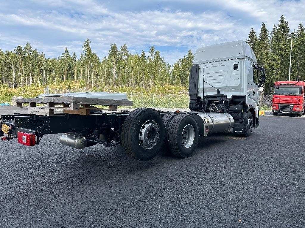 Iveco S-Way AS26S50 NP 2xLNG 6x2*4 - Kamion-šasija: slika Iveco S-Way AS26S50 NP 2xLNG 6x2*4 - Kamion-šasija Iveco S-Way AS26S50 NP 2xLNG 6x2*4 - Kamion-šasija: slika Iveco S-Way AS26S50 NP 2xLNG 6x2*4 - Kamion-šasija