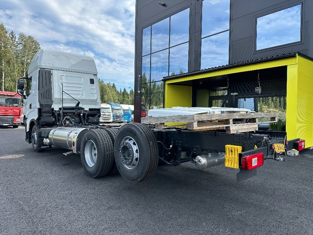 Iveco S-Way AS26S50 NP 2xLNG 6x2*4 - Kamion-šasija: slika Iveco S-Way AS26S50 NP 2xLNG 6x2*4 - Kamion-šasija Iveco S-Way AS26S50 NP 2xLNG 6x2*4 - Kamion-šasija: slika Iveco S-Way AS26S50 NP 2xLNG 6x2*4 - Kamion-šasija