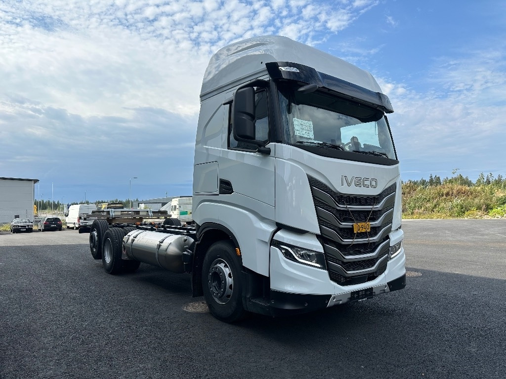 Iveco S-Way AS26S50 NP 2xLNG 6x2*4 - Kamion-šasija: slika Iveco S-Way AS26S50 NP 2xLNG 6x2*4 - Kamion-šasija Iveco S-Way AS26S50 NP 2xLNG 6x2*4 - Kamion-šasija: slika Iveco S-Way AS26S50 NP 2xLNG 6x2*4 - Kamion-šasija