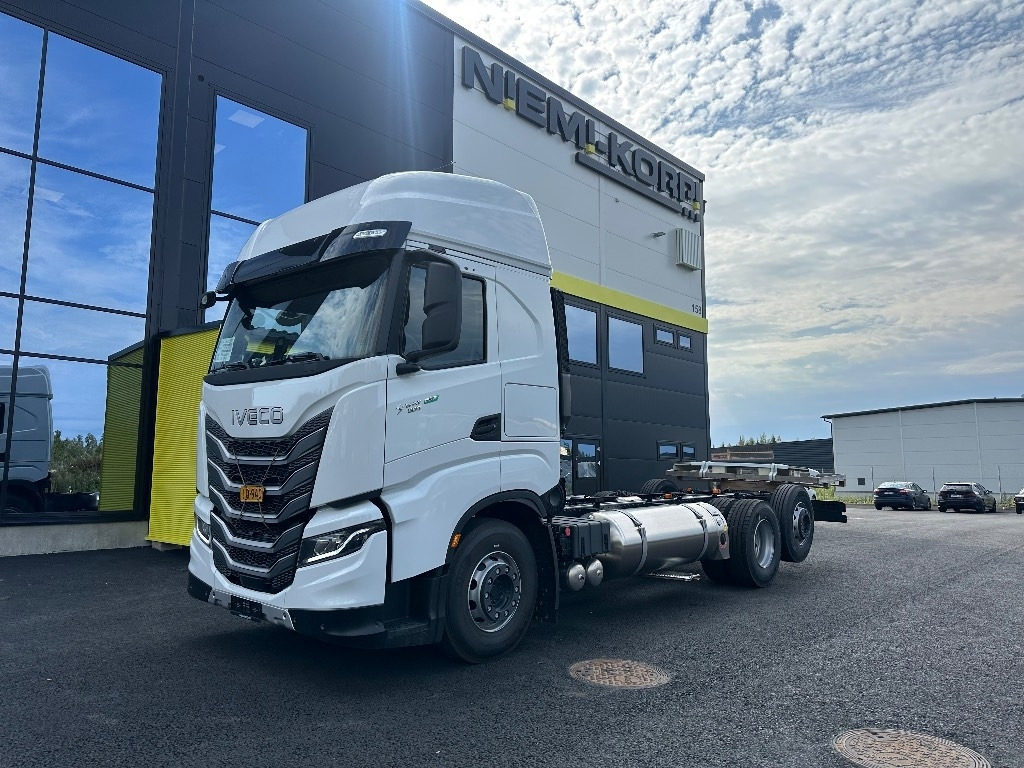 Iveco S-Way AS26S50 NP 2xLNG 6x2*4 - Kamion-šasija: slika Iveco S-Way AS26S50 NP 2xLNG 6x2*4 - Kamion-šasija Iveco S-Way AS26S50 NP 2xLNG 6x2*4 - Kamion-šasija: slika Iveco S-Way AS26S50 NP 2xLNG 6x2*4 - Kamion-šasija