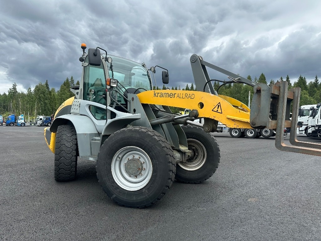 Kramer-allrad 880 4x4 - Zglobni utovarivač: slika Kramer-allrad 880 4x4 - Zglobni utovarivač Kramer-allrad 880 4x4 - Zglobni utovarivač: slika Kramer-allrad 880 4x4 - Zglobni utovarivač