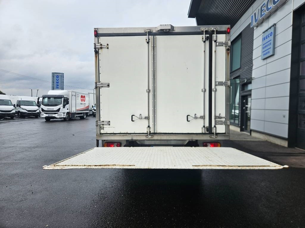 Renault Midlum 220 - Kamion hladnjača: slika Renault Midlum 220 - Kamion hladnjača Renault Midlum 220 - Kamion hladnjača: slika Renault Midlum 220 - Kamion hladnjača
