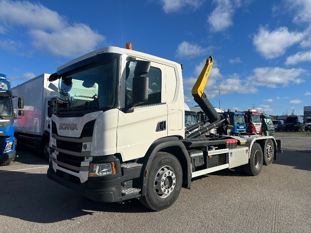 Scania P 360 - Kamion s kukastom dizalicom: slika Scania P 360 - Kamion s kukastom dizalicom Scania P 360 - Kamion s kukastom dizalicom: slika Scania P 360 - Kamion s kukastom dizalicom