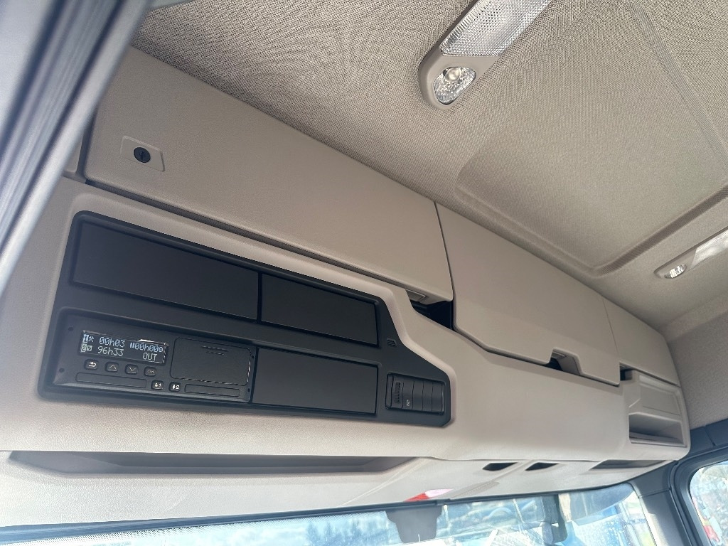 Kamion sandučar Scania P250: slika Kamion sandučar Scania P250