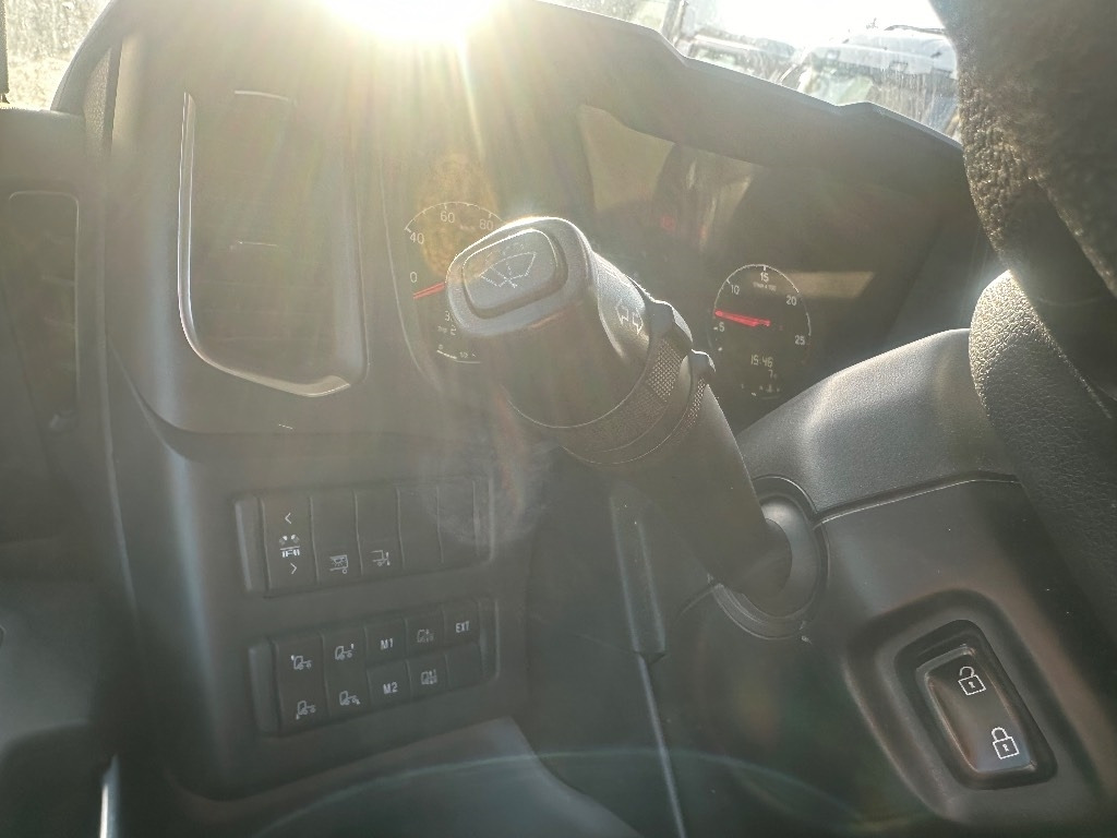 Kamion sandučar Scania P250: slika Kamion sandučar Scania P250