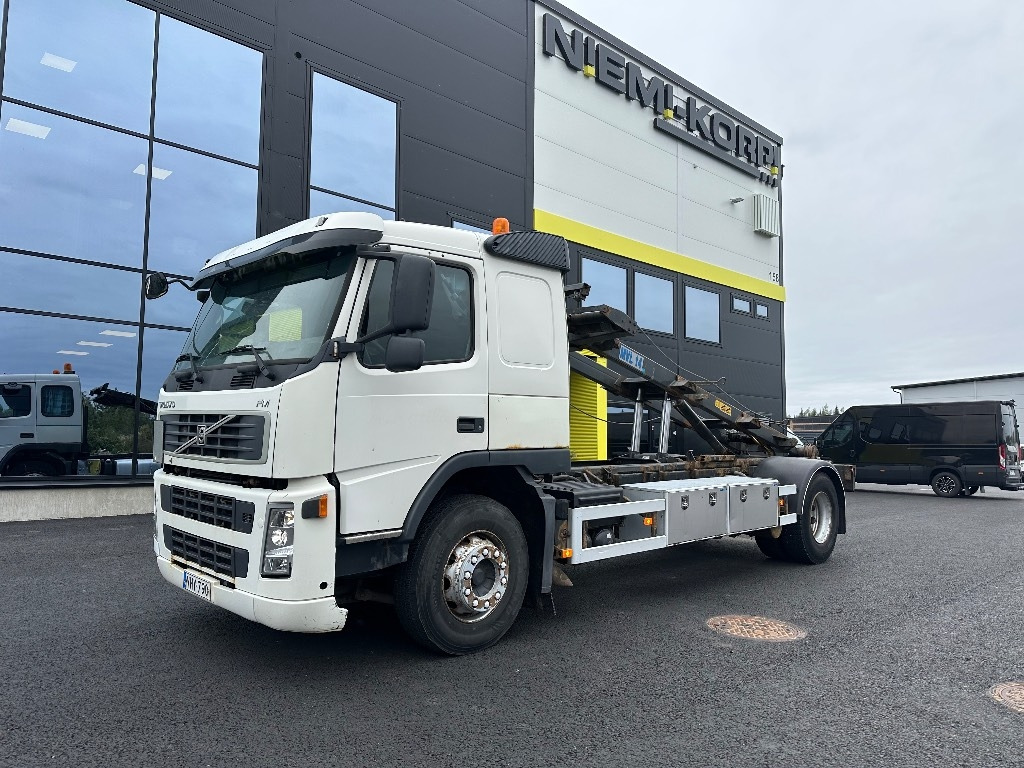 Volvo FM9 4x2 vaijerilaitteilla - Utovarivač s proklizavajućim upravljanjem: slika Volvo FM9 4x2 vaijerilaitteilla - Utovarivač s proklizavajućim upravljanjem Volvo FM9 4x2 vaijerilaitteilla - Utovarivač s proklizavajućim upravljanjem: slika Volvo FM9 4x2 vaijerilaitteilla - Utovarivač s proklizavajućim upravljanjem