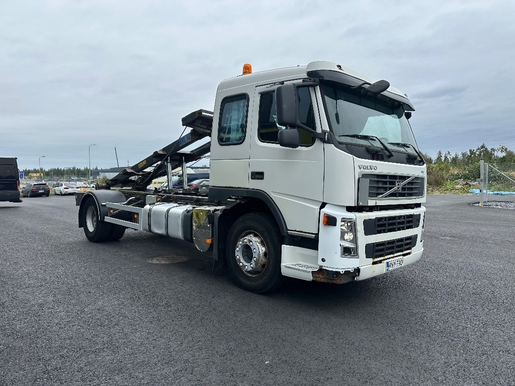 Volvo FM9 4x2 vaijerilaitteilla - Utovarivač s proklizavajućim upravljanjem: slika Volvo FM9 4x2 vaijerilaitteilla - Utovarivač s proklizavajućim upravljanjem Volvo FM9 4x2 vaijerilaitteilla - Utovarivač s proklizavajućim upravljanjem: slika Volvo FM9 4x2 vaijerilaitteilla - Utovarivač s proklizavajućim upravljanjem