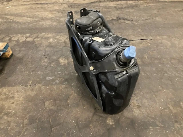 Mercedes A9604701515 – Mercedes adblue tank - AdBlue spremnik za Kamion: slika Mercedes A9604701515 – Mercedes adblue tank - AdBlue spremnik za Kamion Mercedes A9604701515 – Mercedes adblue tank - AdBlue spremnik za Kamion: slika Mercedes A9604701515 – Mercedes adblue tank - AdBlue spremnik za Kamion