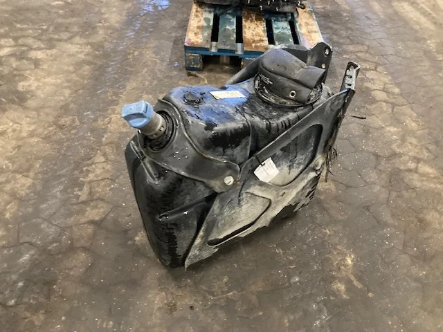 Mercedes A9604701515 – Mercedes adblue tank - AdBlue spremnik za Kamion: slika Mercedes A9604701515 – Mercedes adblue tank - AdBlue spremnik za Kamion Mercedes A9604701515 – Mercedes adblue tank - AdBlue spremnik za Kamion: slika Mercedes A9604701515 – Mercedes adblue tank - AdBlue spremnik za Kamion