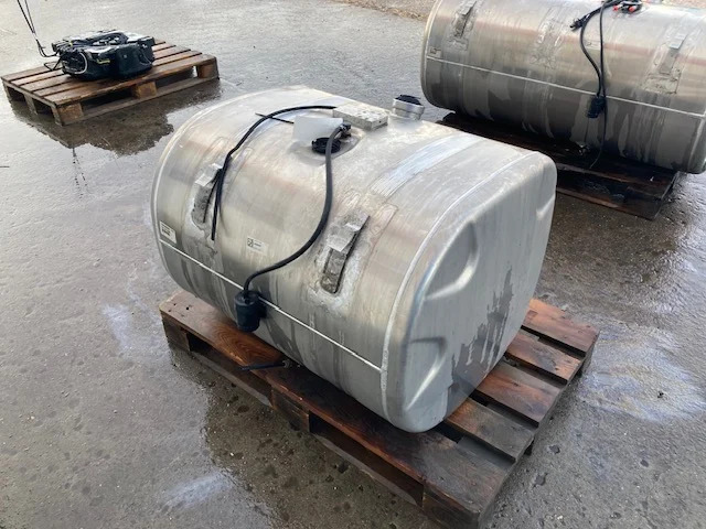 Scania Diesel tank – Scania 2713470 - Spremnik goriva za Kamion: slika Scania Diesel tank – Scania 2713470 - Spremnik goriva za Kamion Scania Diesel tank – Scania 2713470 - Spremnik goriva za Kamion: slika Scania Diesel tank – Scania 2713470 - Spremnik goriva za Kamion