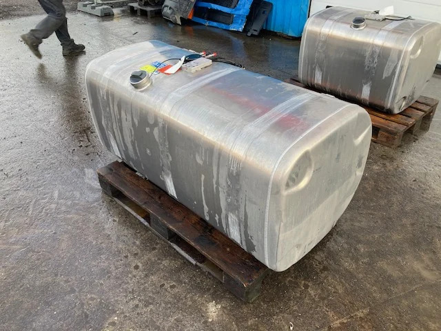 Scania Diesel tank – Scania 2714200 - Spremnik goriva za Kamion: slika Scania Diesel tank – Scania 2714200 - Spremnik goriva za Kamion Scania Diesel tank – Scania 2714200 - Spremnik goriva za Kamion: slika Scania Diesel tank – Scania 2714200 - Spremnik goriva za Kamion