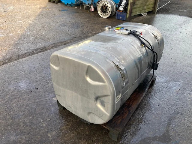 Scania Diesel tank – Scania 2714200 - Spremnik goriva za Kamion: slika Scania Diesel tank – Scania 2714200 - Spremnik goriva za Kamion Scania Diesel tank – Scania 2714200 - Spremnik goriva za Kamion: slika Scania Diesel tank – Scania 2714200 - Spremnik goriva za Kamion
